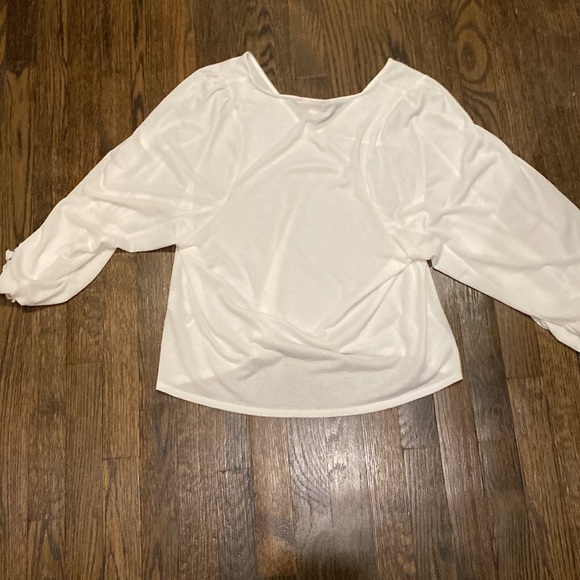 White blouse - Picture 2 of 2